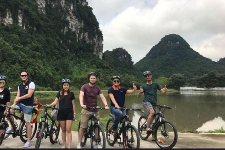 Hanói: Viagem de um dia a Trang An, Bai Dinh e Mua CaveDe Hanói: Viagem a Ninh Binh, Trang An, Bai Dinh e Mua Cave