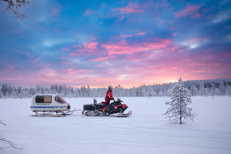 Rovaniemi: Family snowmobile safari with heated sleigh