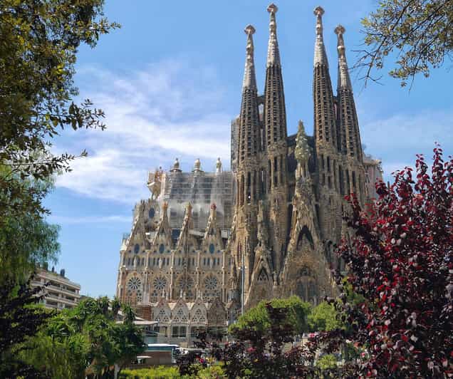 Barcelona: tour sin colas a la Sagrada Familia con guía