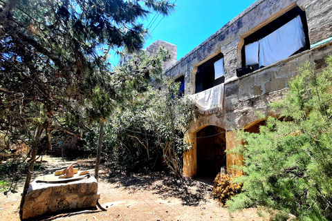 Gozo Unveiled: Guided Hiking in Comino Island