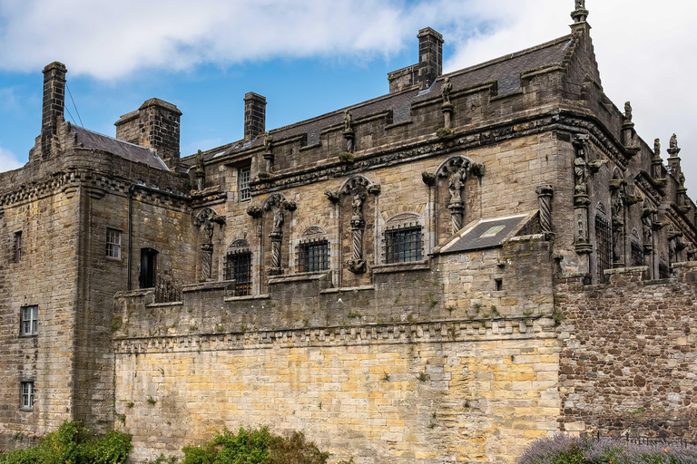 Stirling: 2-hour Best Intro Walking Tour with a Local
