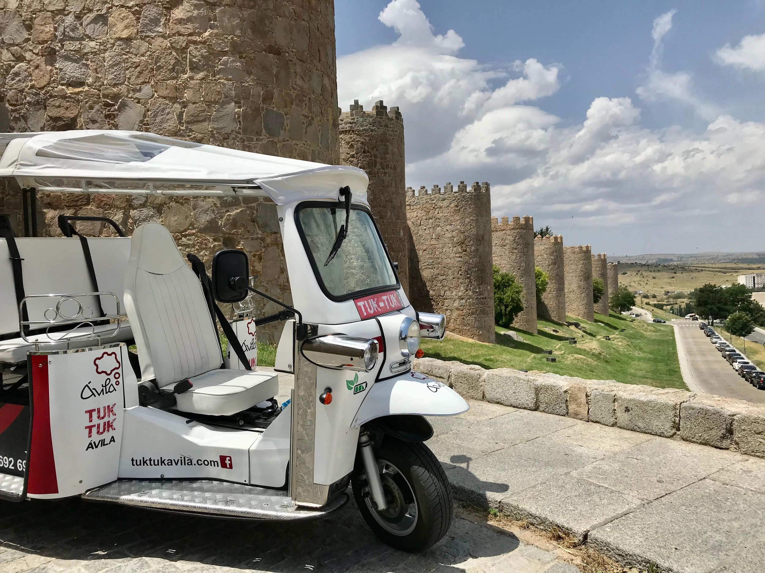Geführte Tuk-Tuk-Tour durch Ávila (1 Stunde)