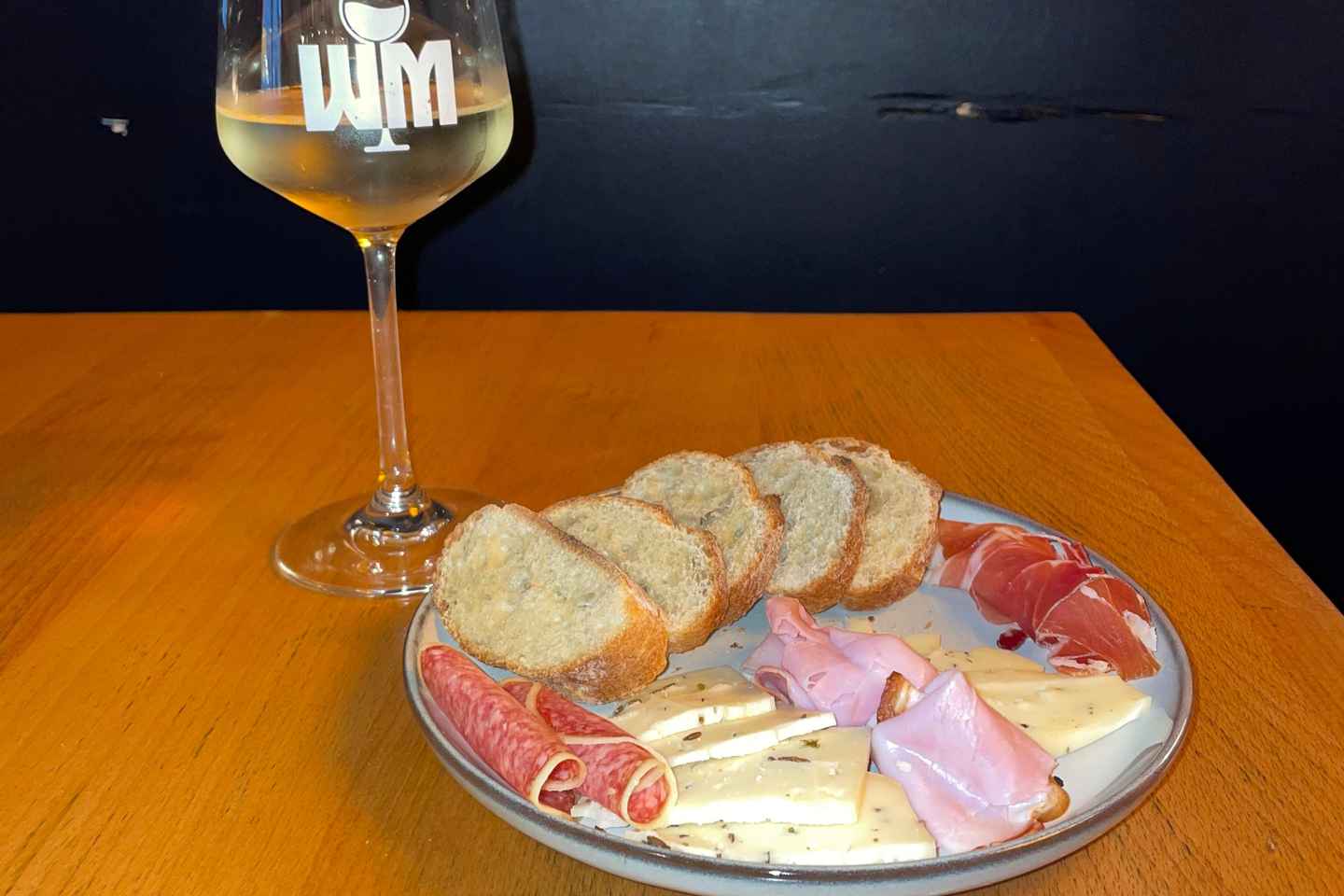 6-Tier Hungarian Wine Tasting at a Cozy Community Table