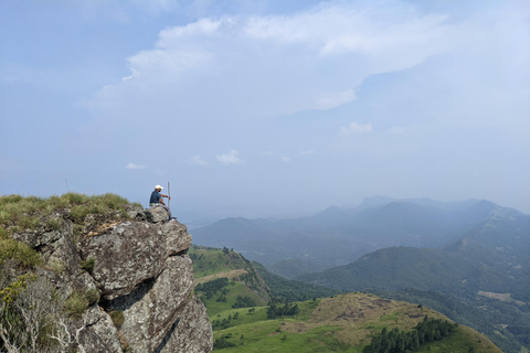 Da Kandy: escursione alle cime gemelle di Kanawiddagala e YahangalaDa Kandy: escursione alle due cime gemelle di Kanawiddagala e Yahangala