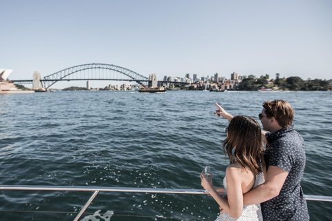 Sydney: crociera mattutina di 2 ore su uno yacht di lusso con bevande incluseSydney: crociera di lusso di 2 ore al mattino con bevande incluse