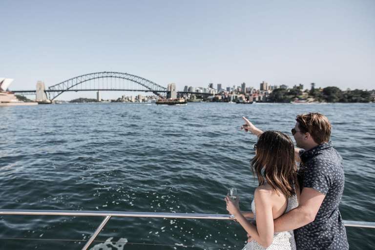 Sydney: crociera mattutina di 2 ore su uno yacht di lusso con bevande incluseSydney: crociera di lusso di 2 ore al mattino con bevande incluse