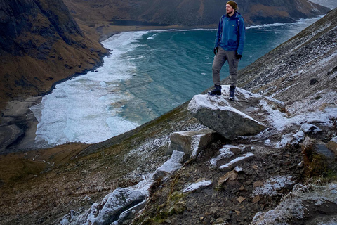 Reine: Winter Snowshoe Hike to Ryten – With Local Guide