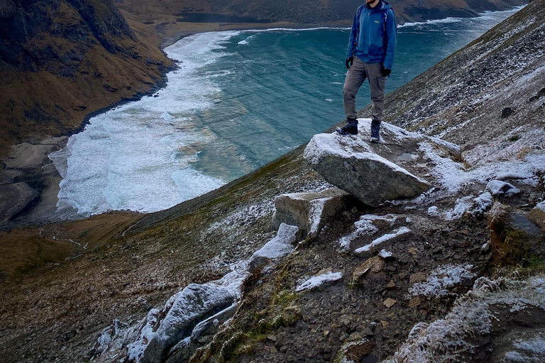 Reine: Winter Snowshoe Hike to Ryten – With Local Guide