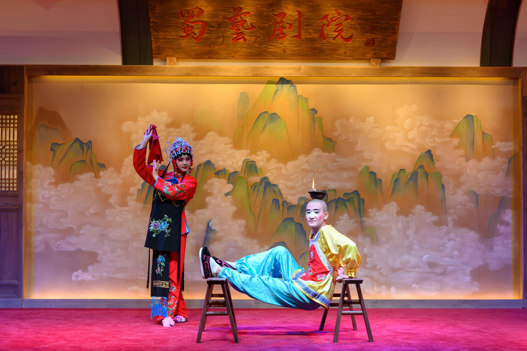 Teatr ShuYi w klasztorze Wenshu: kultura buddyjska i herbata gaiwanTeatr ShuYi Kultura buddyjska z lokalną herbatą Gaiwan