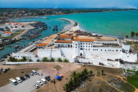 "Ghana Unveiled: Esplora il cuore dell'Africa occidentale" in 7 giorni."Ghana svelata: scopri il cuore dell'Africa occidentale" .