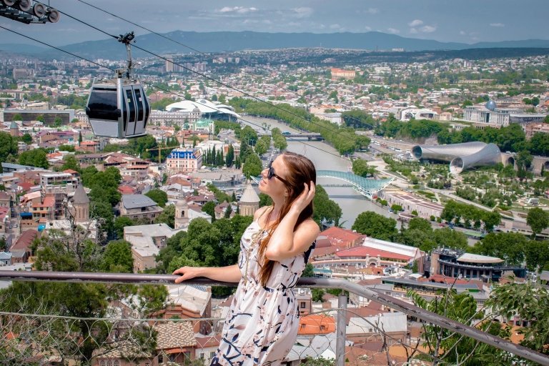 Tiflis: Visita guiada por la ciudad vieja y nueva con 2 viajes en teleféricoTour privado