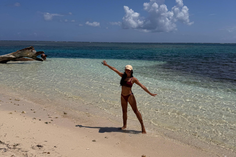 San Blas: tour with snorkeling, lunch and transportation
