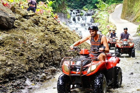 Ubud: Avventura in ATV nella giungla, tunnel della cascata di Bali e pranzoDoppia; ATV Quad Biking - con trasferimenti