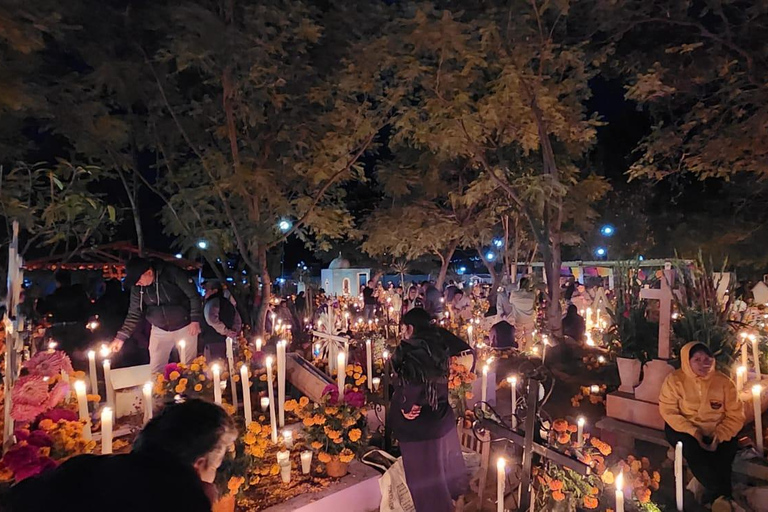 Among Flowers and Candles: A Tour of Oaxaca's Cemeteries Between Flowers and Candles: A Tour of Oaxaca's Cemeteries