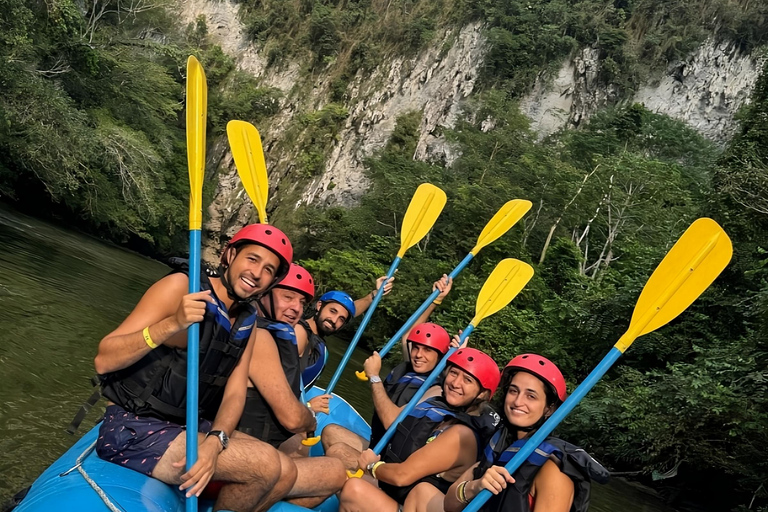 Medellín: rafting, Hacienda Nápoles e almoçoPasseio combinado: Hacienda Napoles e rafting no Rio Claro