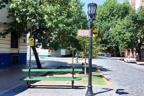 Buenos Aires: Argentine Comics Tour through the Comic Walk Quadrinhos em Português