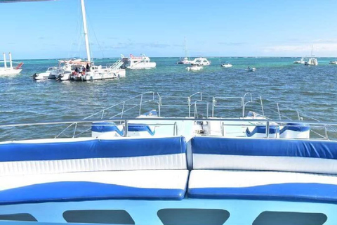 Punta Cana: Cayo Levantado & El Limón Waterfall Day Trip