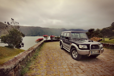 Meio dia em Sete Cidades de SUV