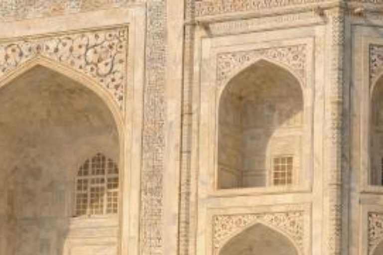 Agra: Skip-the-line entry ticket on Taj Mahal tour