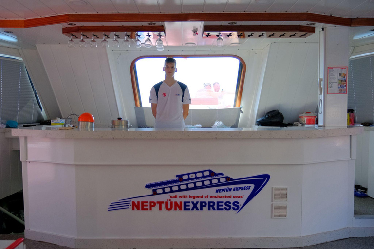 Marmaris: Luxury Boat Tour with Lunch Air-conditioned boat