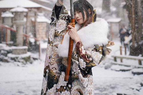 Kyoto: Kimono Makeover, Photoshoot, and Guided Tour Kyoto: Komon Kimono & 1-Hour Professional Photoshoot