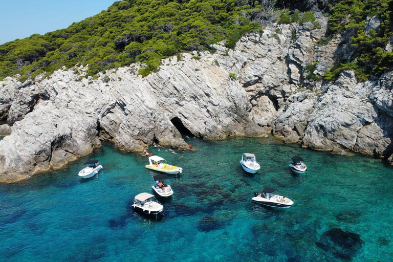Marina Frapa: tour in barca di 7 grotte con drink e snorkelingMarina Frapa: tour in barca alle 7 grotte con bevande e snorkeling