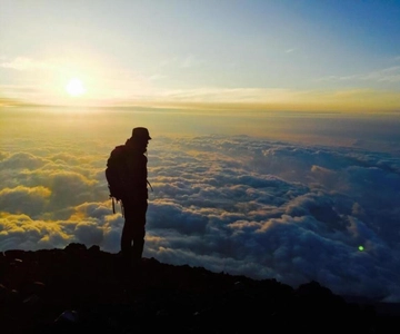 2 Günlük Fuji Dağı Zirve Tırmanışı, 8. İstasyon ve İngilizce Rehber