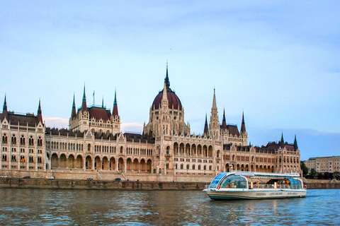 Budapest : 1 heure de croisière touristique en soirée avec boissonBudapest : 1 h de croisière en soirée et 1 boisson