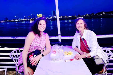 جولة سير في بنوم بنه: التاريخ والثقافة والفن وطعام الشوارع