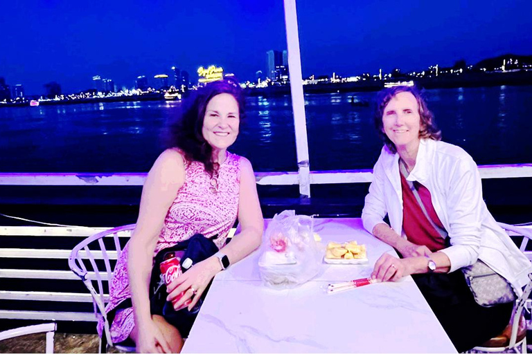 جولة سير في بنوم بنه: التاريخ والثقافة والفن وطعام الشوارع