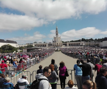 From Coimbra: Sanctuary of Fátima and village of the Little Shepherds