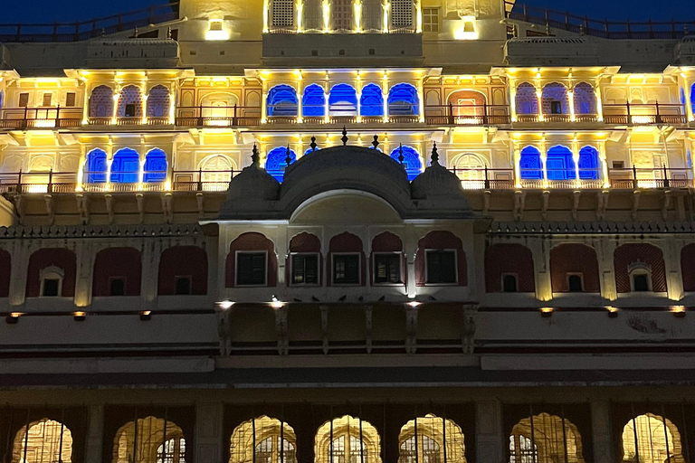 Jaipur: Tour serale della città in jeep scopertaTour serale con luce d&#039;ambra e spettacolo sonoro