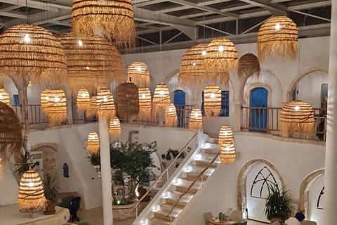 HoumetSouk: Tempo livre no mercado e chá de menta no famoso El FondoukHoumetSouk: Tempo Livre no Mercado e Chá de Hortelã no famoso El Fondouk