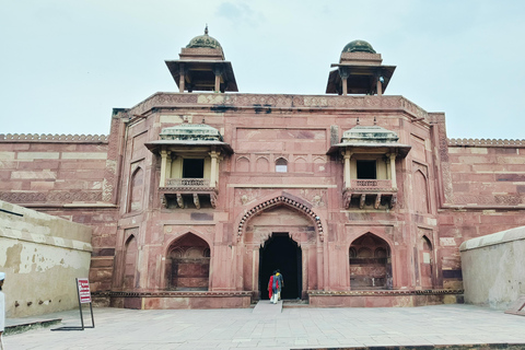 Vanuit Agra : Fatehpur Sikri bezichtiging met privé autoTour met auto + chauffeur + gids