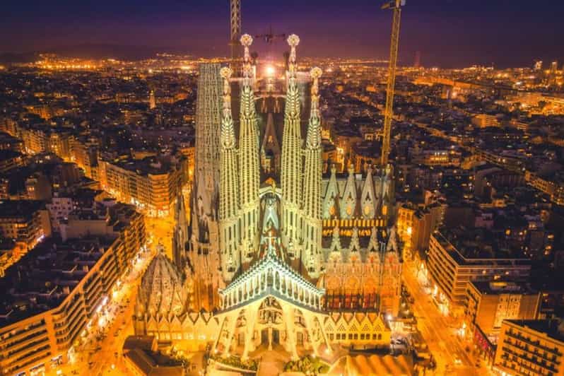 Official Sagrada Familia Guided Tour with Tower Access