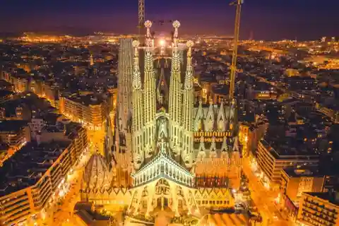 Barcelona: Guidad tur i Sagrada Familia med tillgång till tornet