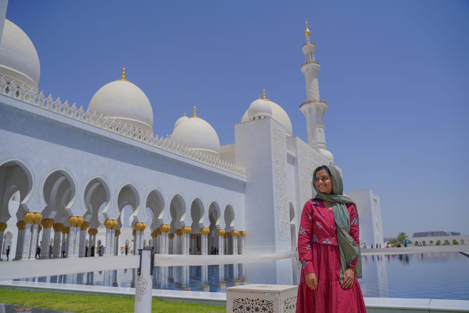 From Dubai: Abu Dhabi Sheikh Zayed Mosque Guided Tour 