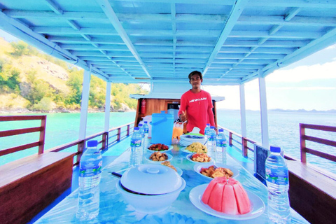 Komodo: Slow Voyage 2D1N Overnight Sailing Experience Private Cabin ( Share Bathroom )