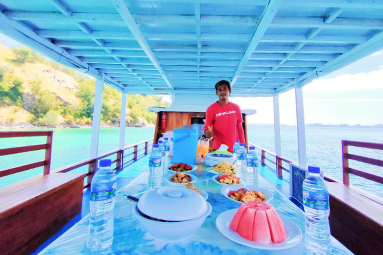 Komodo: Slow Voyage 2D1N Overnight Sailing Experience Private Cabin ( Share Bathroom )
