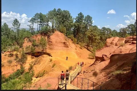LUBERON : Gordes, Rosellón con el sendero del Ocre y el río Sorgue