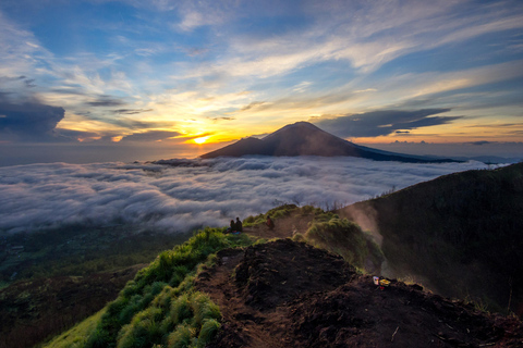 Bali: Excursión guiada al amanecer en el monte BaturBali: Tour guiado por el amanecer del monte Batur