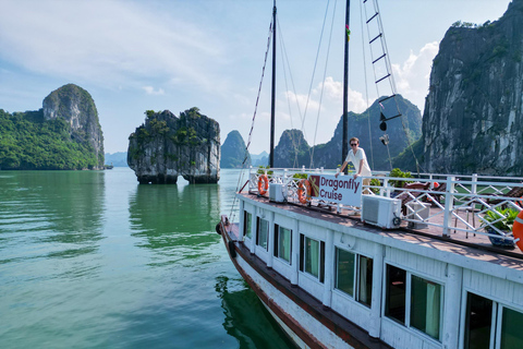 Depuis Hanoi : Croisière dans la baie d&#039;Halong avec déjeuner et transferts