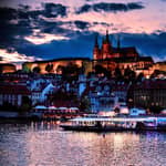 Praga: crociera serale con cena a buffet e musica dal vivo