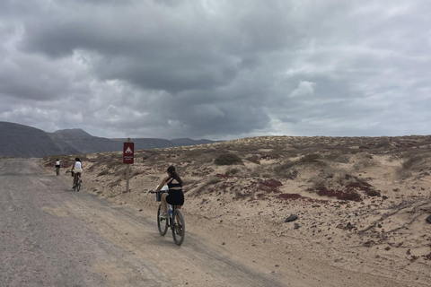 La Graciosa: Bike and E-Bike Rental with Route Map La Graciosa: Standard Bike with Route Map