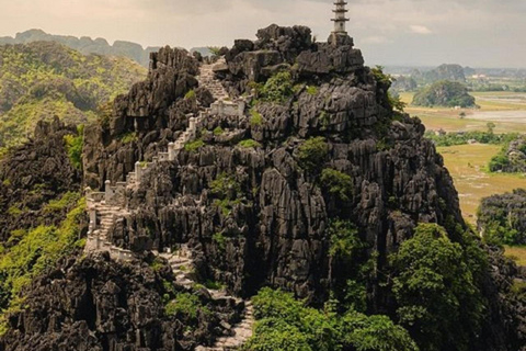 Scenic Vietnam Highlights: Coastal Towns, Culture & Bays