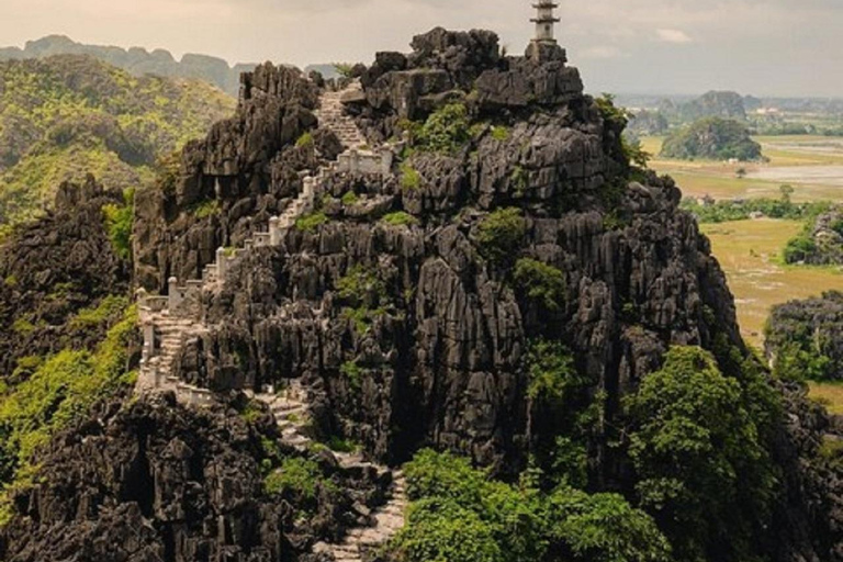 Scenic Vietnam Highlights: Coastal Towns, Culture & Bays