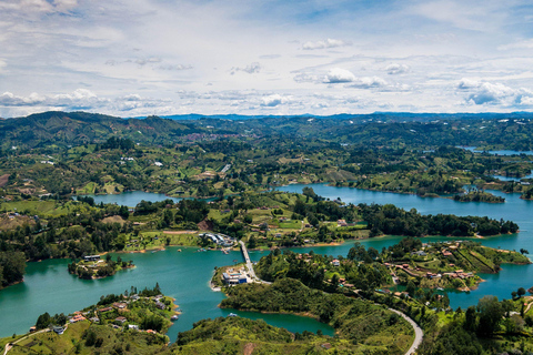 All-Inclusive Guatapé from Medellín: Piedra, Boat, Lunch + Breakfast Guatapé All-Inclusive from Medellín: Piedra, Boat, Lunch + Beer