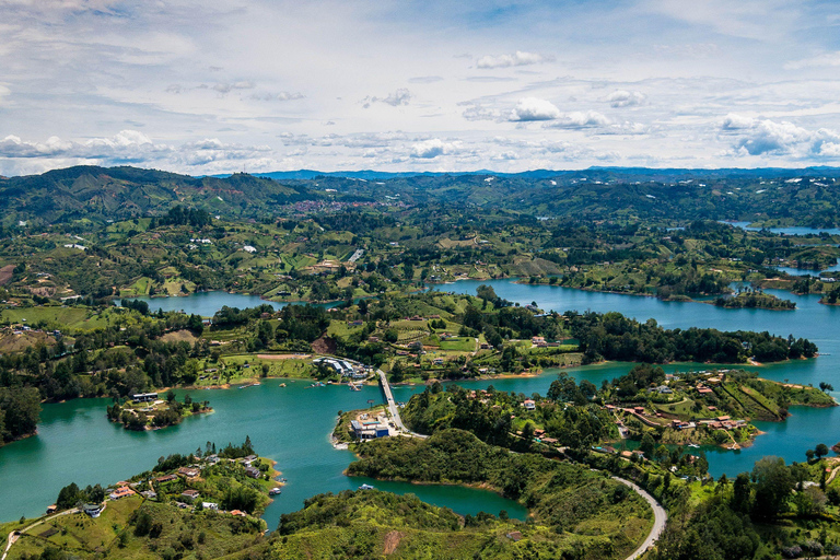 All-Inclusive Guatapé from Medellín: Piedra, Boat, Lunch + Breakfast Guatapé All-Inclusive from Medellín: Piedra, Boat, Lunch + Beer
