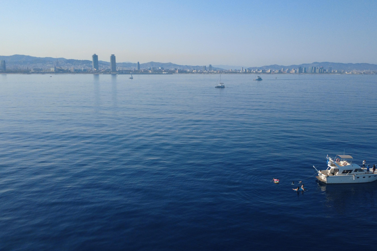 Barcelona: 2H Sailing with Open Bar, Snacks & Swim Stop