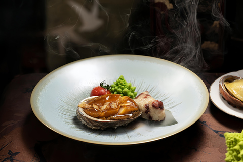 Immersive Six Dynasties Dining & Show Experience in Nanjing Regular Seat Meal+Costume+Headwear+Makeup（3 days in advance）